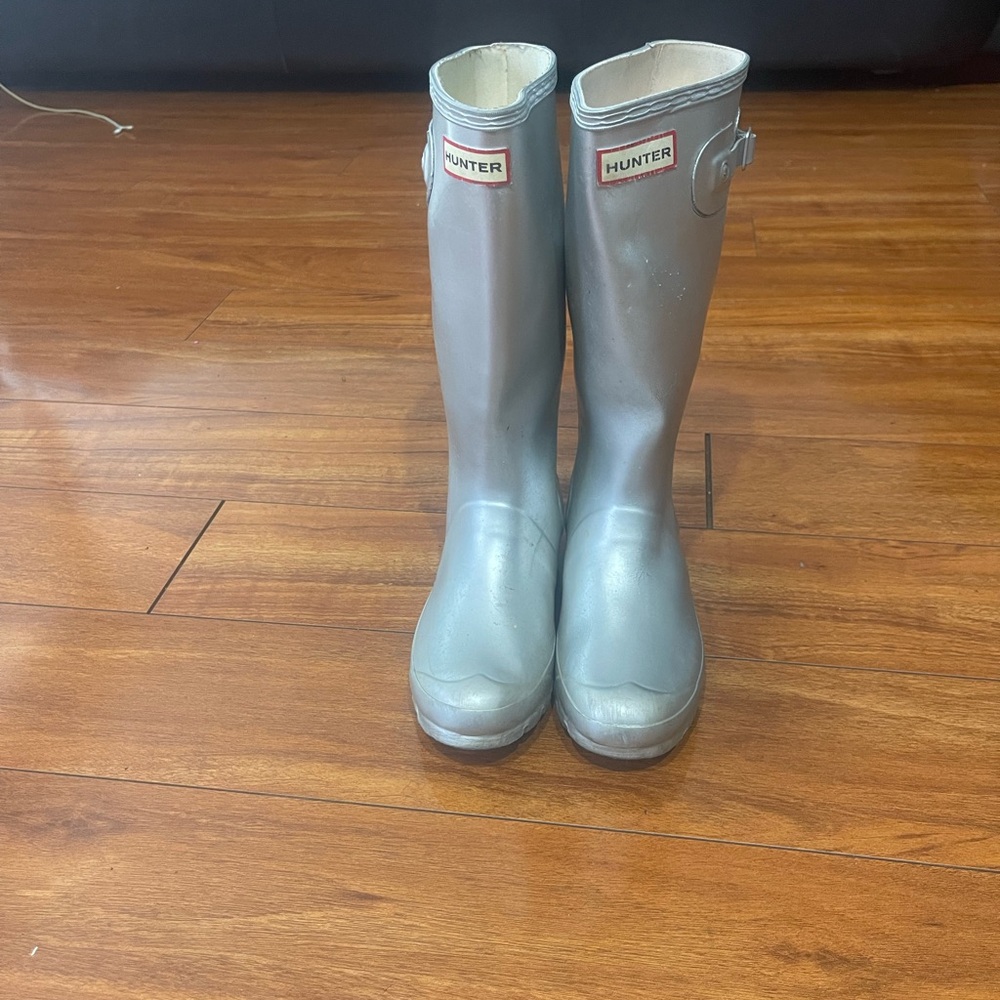 Hunter Silver Rain Boots Size: Girls 6 Boys 5 EU 37